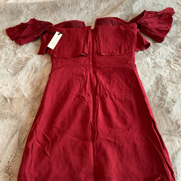 NWT Gorgeous Lovers + Friends burgundy off the shoulder mini dress. - Picture 4 of 8